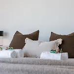 아파트 Spacious With Beautiful Terrace In *