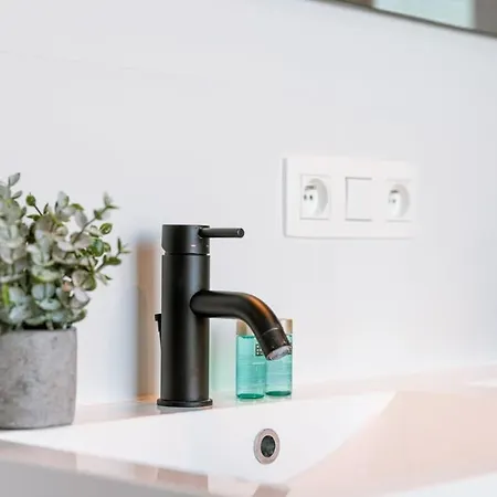 Huswell - Spacious With Beautiful Terrace In Apartamento