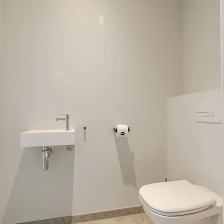 Huswell - Spacious With Beautiful Terrace In