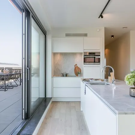 Spacious With Beautiful Terrace In 아파트 *