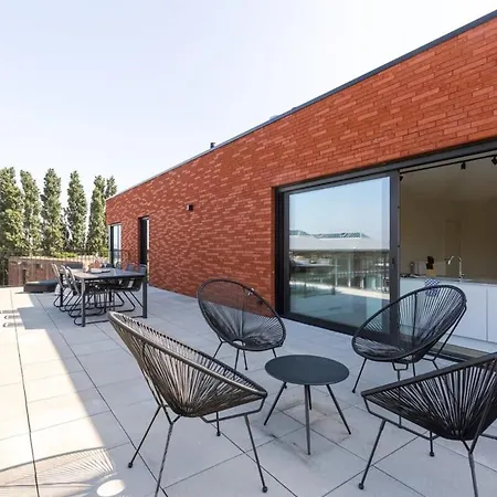 아파트 Spacious With Beautiful Terrace In 헨트