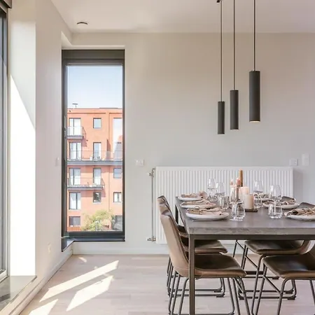 Spacious With Beautiful Terrace In 헨트
