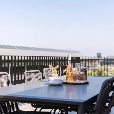Spacious With Beautiful Terrace In * 헨트