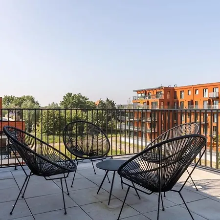 Spacious With Beautiful Terrace In 헨트