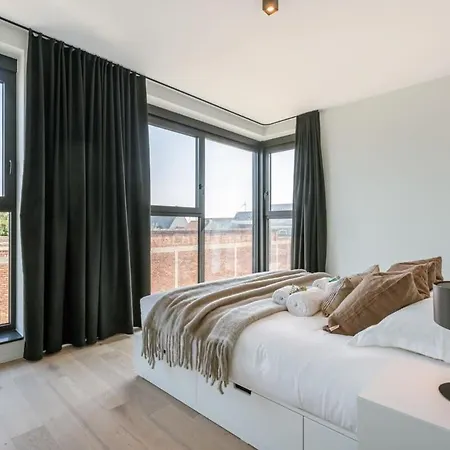 Spacious With Beautiful Terrace In 아파트