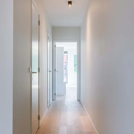 Spacious With Beautiful Terrace In 헨트