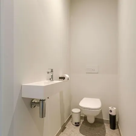 Spacious With Beautiful Terrace In 아파트 *