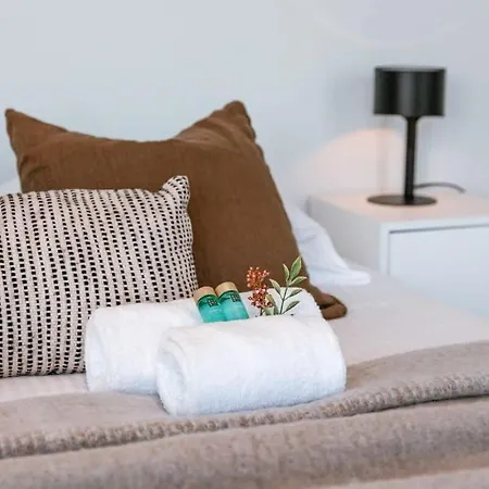 아파트 Spacious With Beautiful Terrace In 헨트