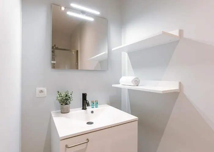 Huswell - Spacious With Beautiful Terrace In *