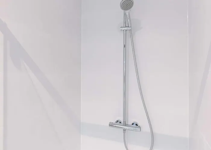 Huswell - Spacious With Beautiful Terrace In Apartment