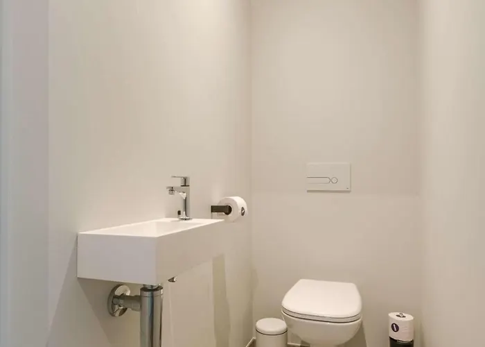 Huswell - Spacious With Beautiful Terrace In *