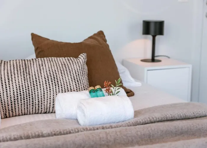 Huswell - Spacious With Beautiful Terrace In *