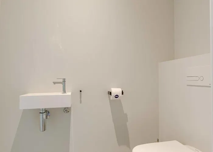 Huswell - Spacious With Beautiful Terrace In