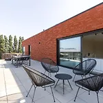 شقة Spacious With Beautiful Terrace In *